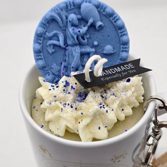 Aquarius Zodiac Candle Gift Set – 11oz Layered Mug Candle + Resin Keychain - Picture 9 of 11